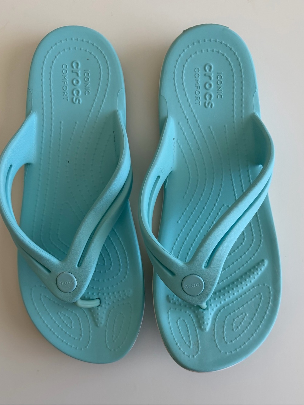 Crocs Women's 9 Classic Foam Flip Flops in Light Blue EUC